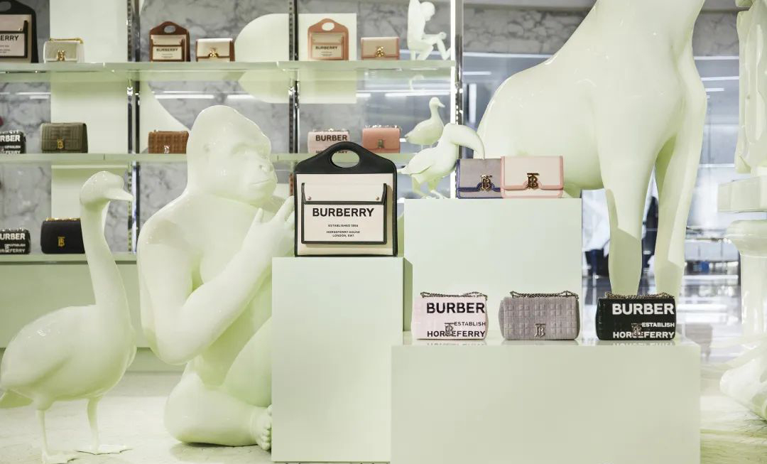 BURBERRY动物主题的快闪店活动策划的这群小动物太可爱热闹了