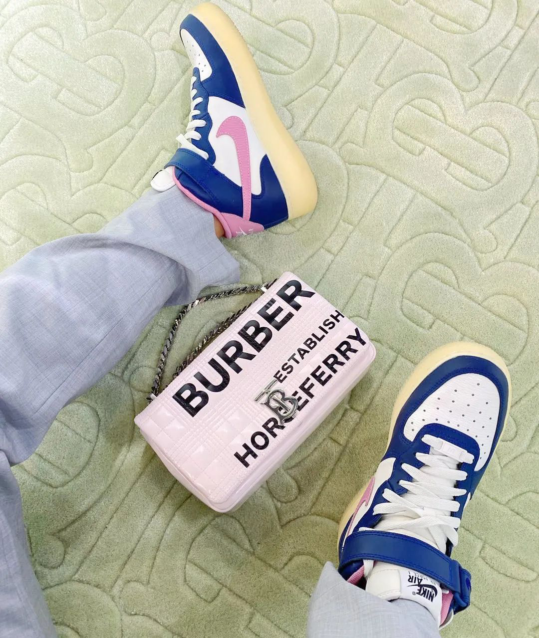 BURBERRY动物主题的快闪店活动策划的这群小动物太可爱热闹了