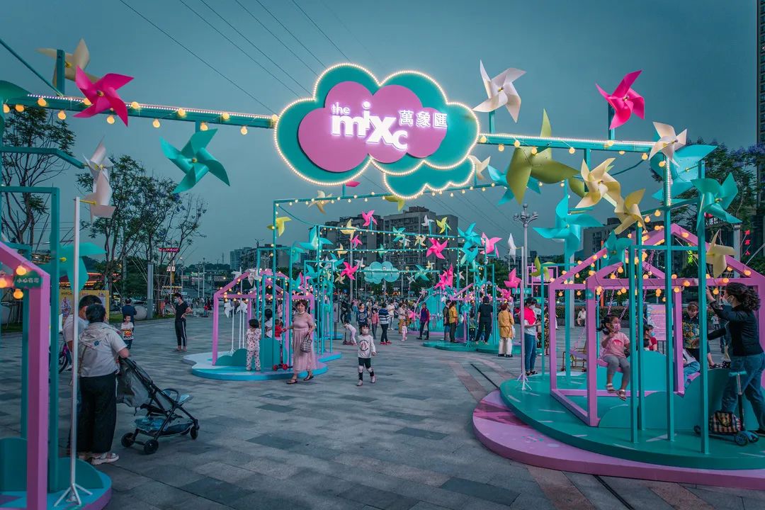 网红快闪展览活动策划的童趣风车，马卡龙色风车让你立马出圈！