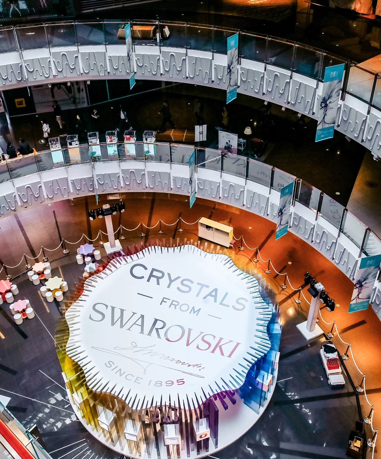 施华洛世奇快闪展览活动策划的3款定制水晶元素装饰画实力圈粉