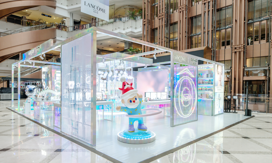 兰蔻联名潮玩IP开启快闪展览活动，策划人生极光炫彩时刻