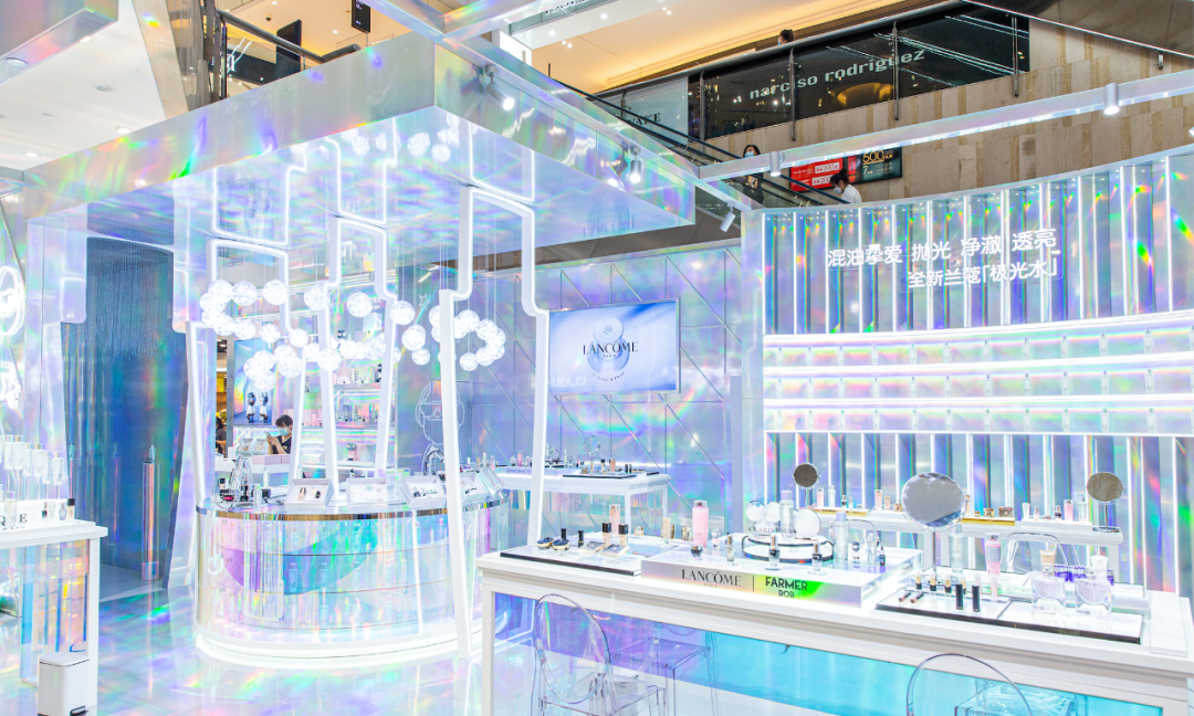 兰蔻联名潮玩IP开启快闪展览活动，策划人生极光炫彩时刻