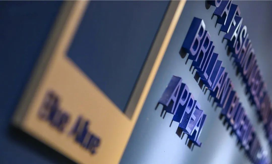 PANTONE的“THE MIXC”蓝集装箱互动展览活动策划太耀眼了