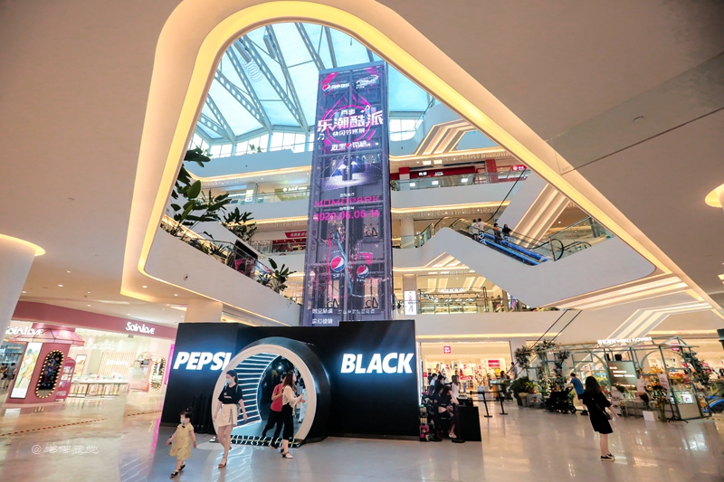 敢黑带感快闪店展览活动，百事潮酷“大黑盒”打造网红新地标