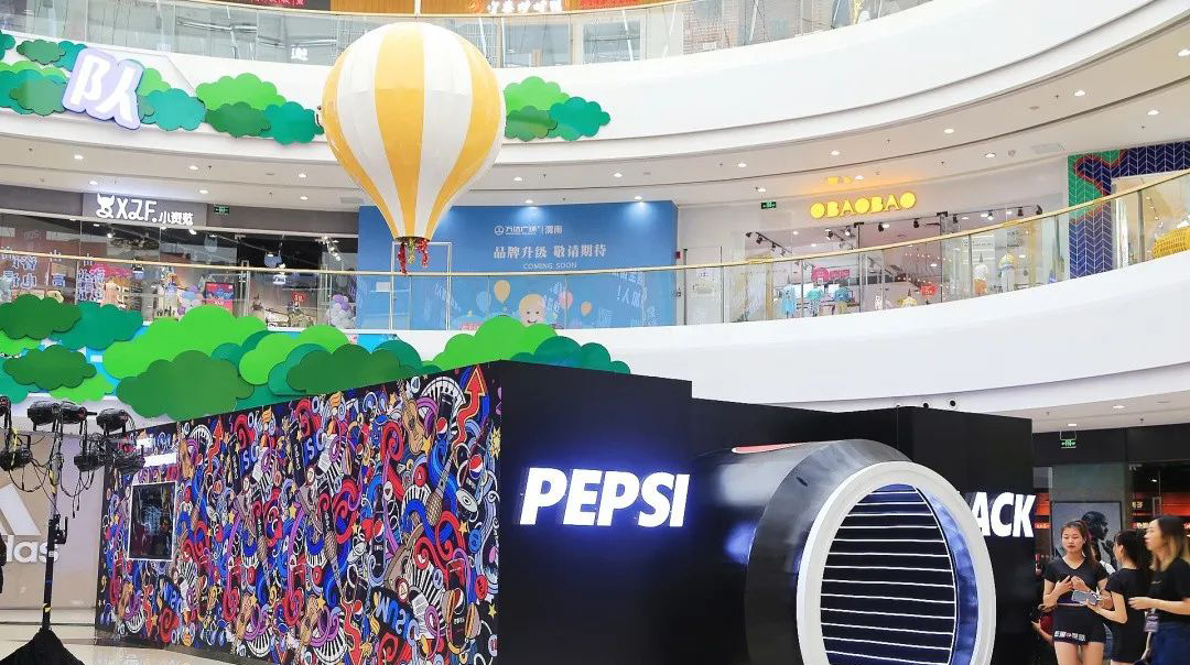 敢黑带感快闪店展览活动，百事潮酷“大黑盒”打造网红新地标