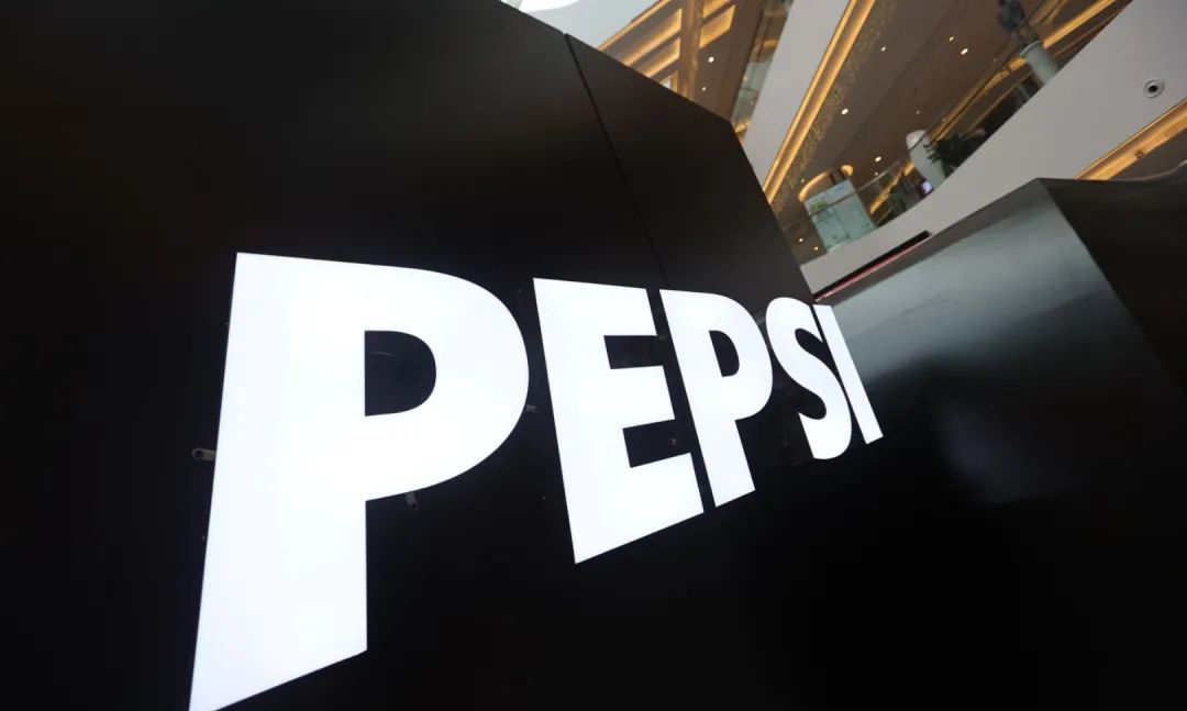 敢黑带感快闪店展览活动，百事潮酷“大黑盒”打造网红新地标