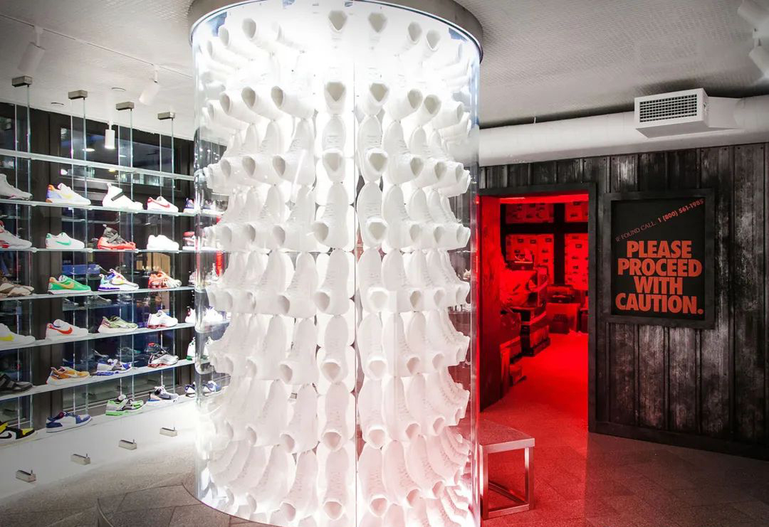 NIKE与STRANGER THINGS联名快闪活动策划的“炸毁”元素够燃