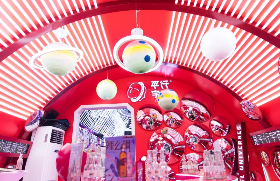 巨型瓶快闪店活动策划自带气场,颜值到口味都秒“鲨”你心