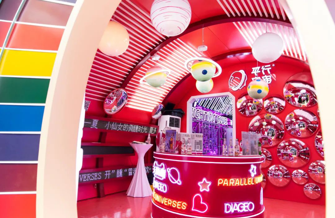 巨型瓶快闪店活动策划自带气场,颜值到口味都秒“鲨”你心