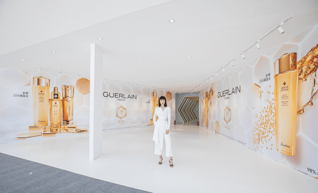 娇兰携手天猫小黑盒，全新蜜境快闪活动策划带你爆发25X能量