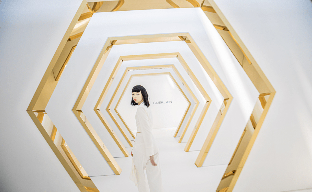 娇兰携手天猫小黑盒，全新蜜境快闪活动策划带你爆发25X能量