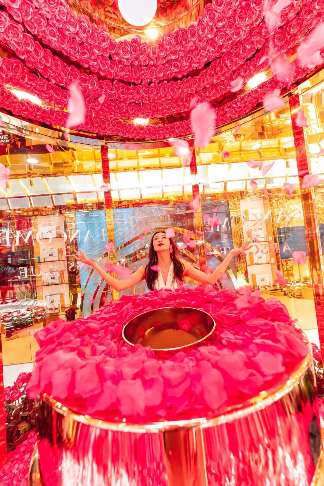 兰蔻数万朵玫瑰的快闪活动策划再次霸屏朋友圈