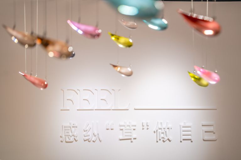 UGG®策划了一场跳脱色彩的「纵“茸”空间」快闪店活动，太舒适了