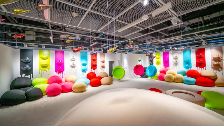 UGG®策划了一场跳脱色彩的「纵“茸”空间」快闪店活动,太舒适了