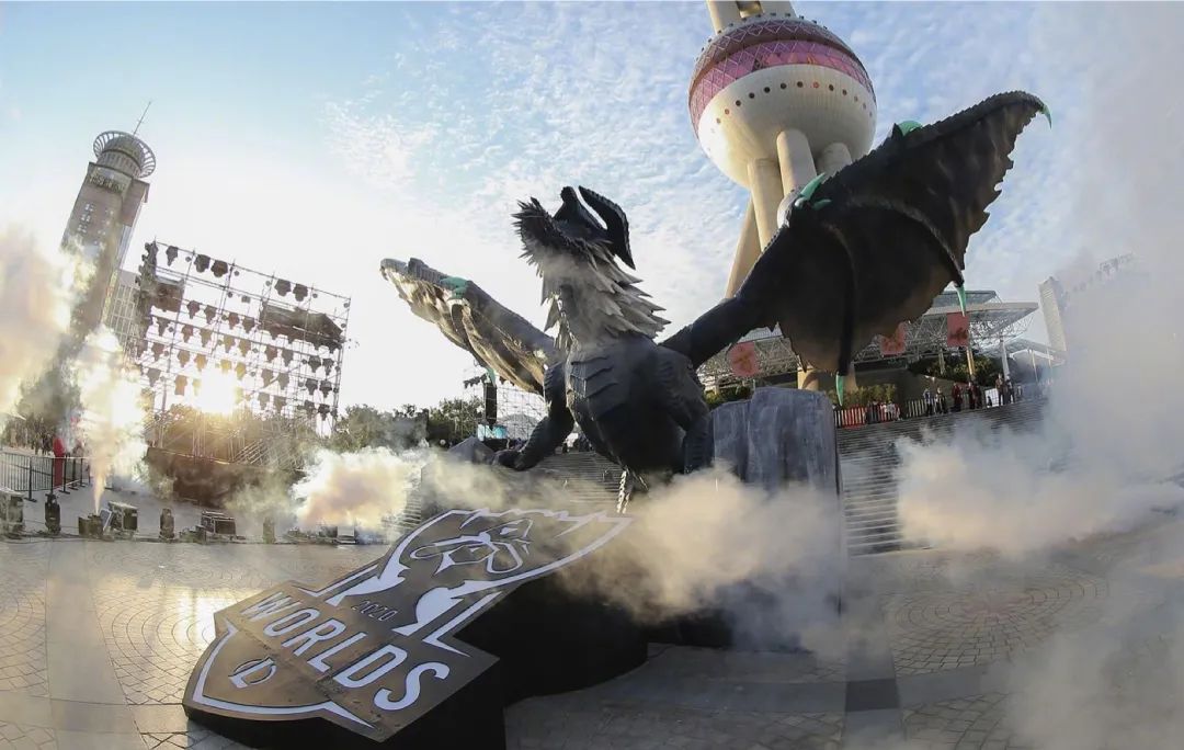 英雄联盟全球总决赛陆家嘴的线下助威活动策划的巨龙，霸气