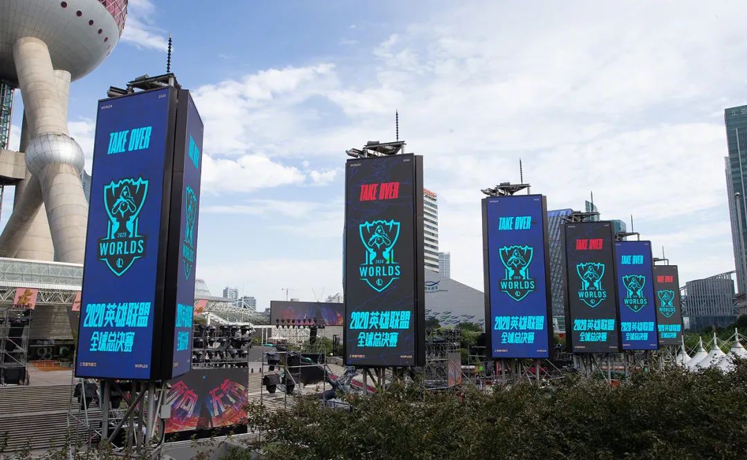 英雄联盟全球总决赛陆家嘴的线下助威活动策划的巨龙,霸气