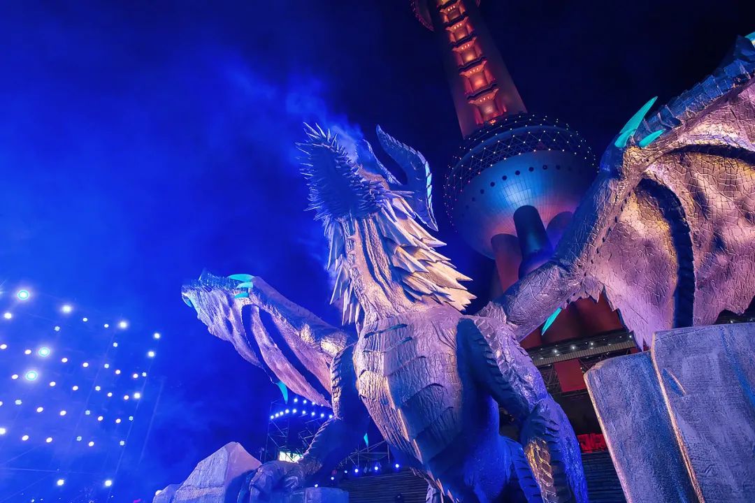 英雄联盟全球总决赛陆家嘴的线下助威活动策划的巨龙,霸气