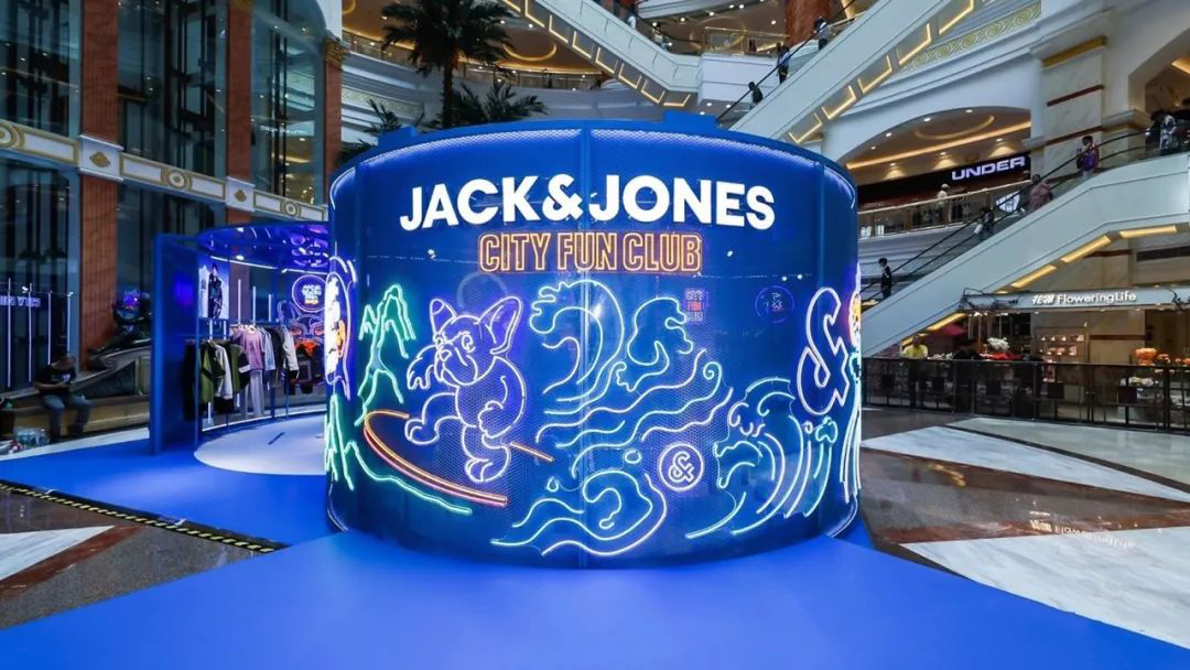 杰克琼斯巡回快闪店活动策划勾塑了玩味、街头、多元的潮流态度