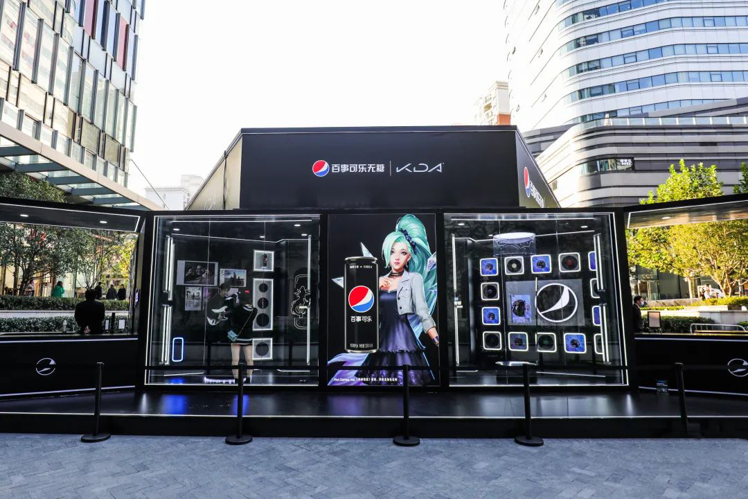 百事可乐无糖和KDA英雄联盟女团的线下快闪店活动策划太敢了！