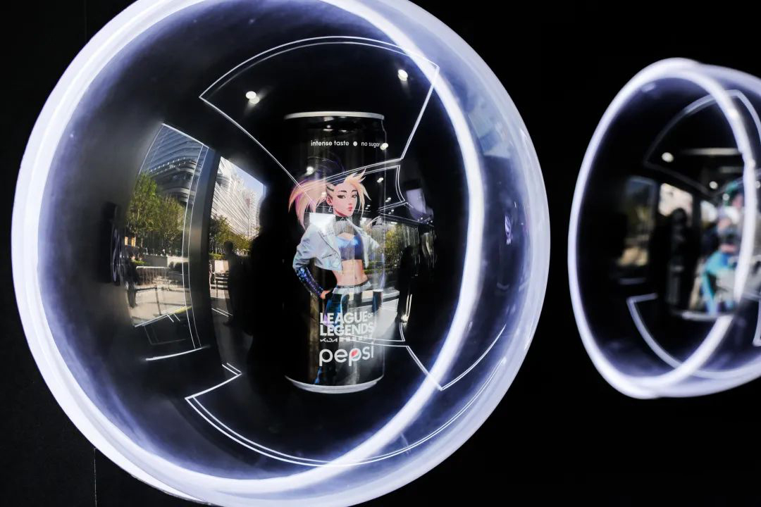 百事可乐无糖和KDA英雄联盟女团的线下快闪店活动策划太敢了！