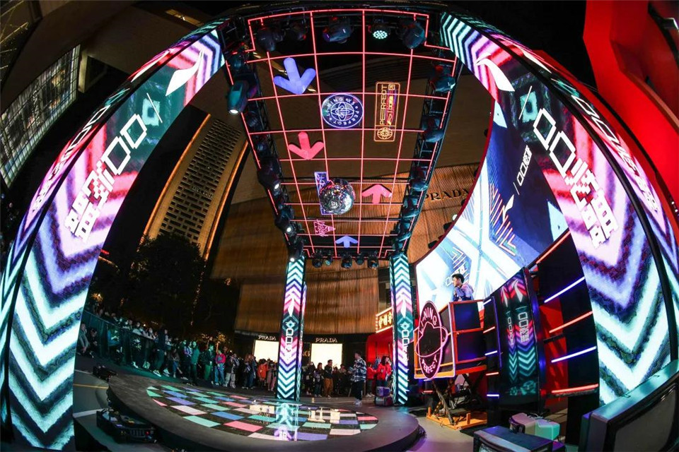 听说国潮代表李宁办了一场会蹦迪的快闪店活动策划，酷！