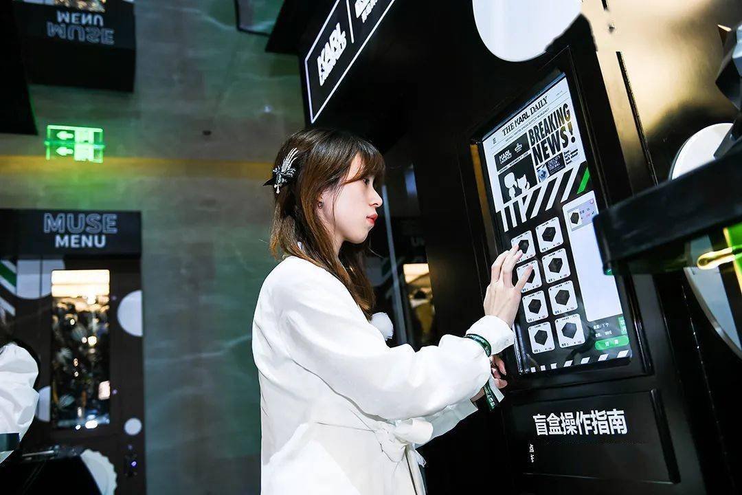 夜猫子年轻潮玩体验活动策划，黑白元素尽显时尚审美