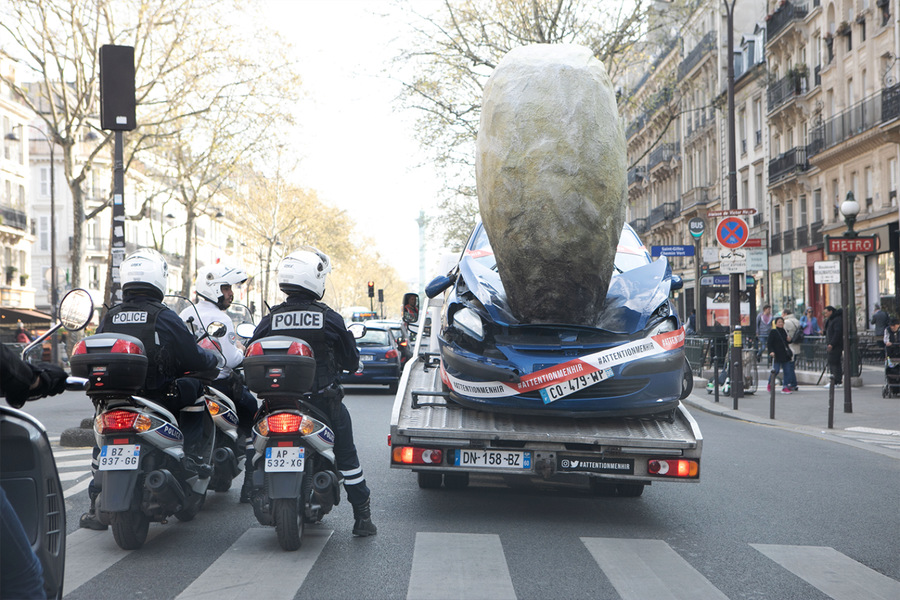 阿斯泰利克斯主题公园这场街头营销快闪活动策划主角竟是一块巨石