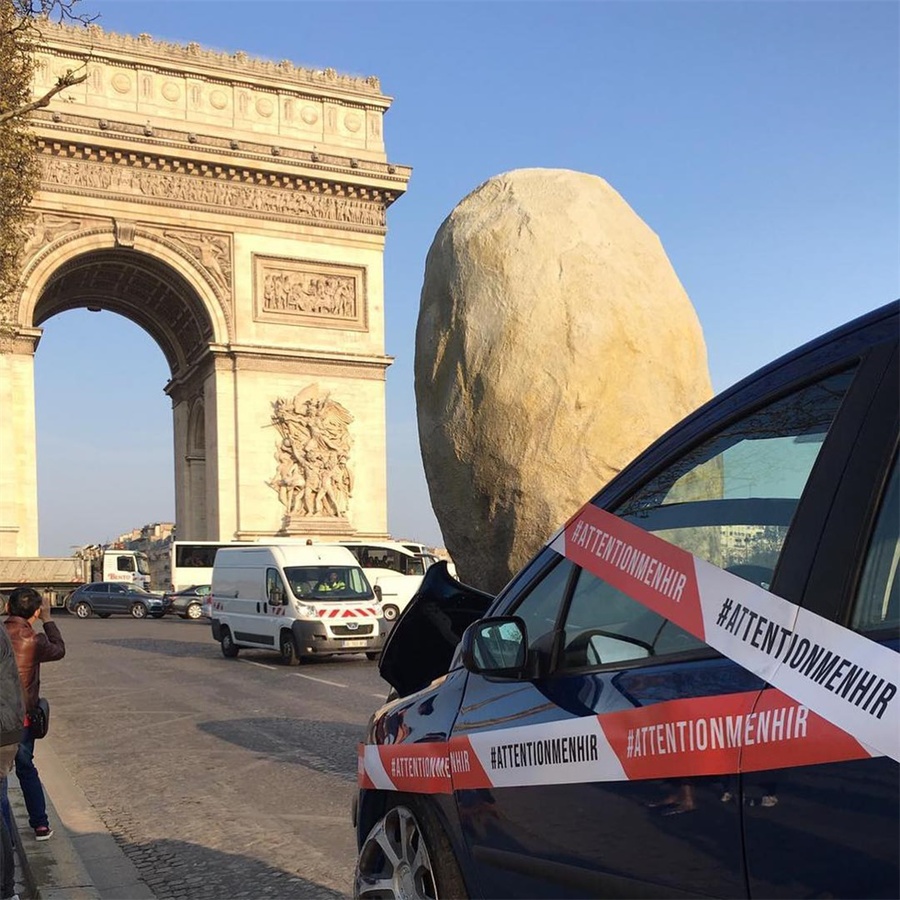 阿斯泰利克斯主题公园这场街头营销快闪活动策划主角竟是一块巨石