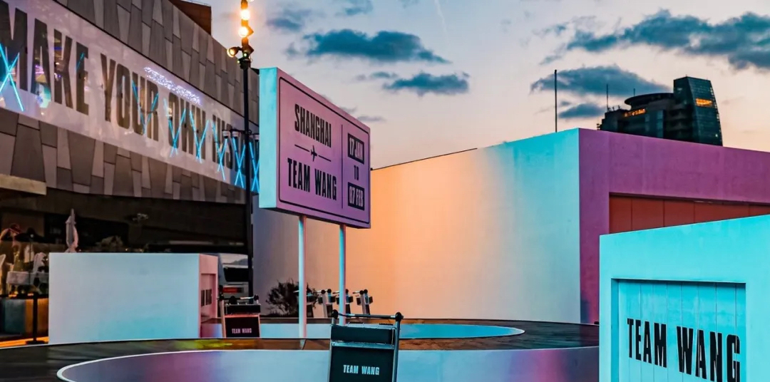 “ME vs ME”快闪店活动策划沿用机场传输带,强调沉浸式的体验感受