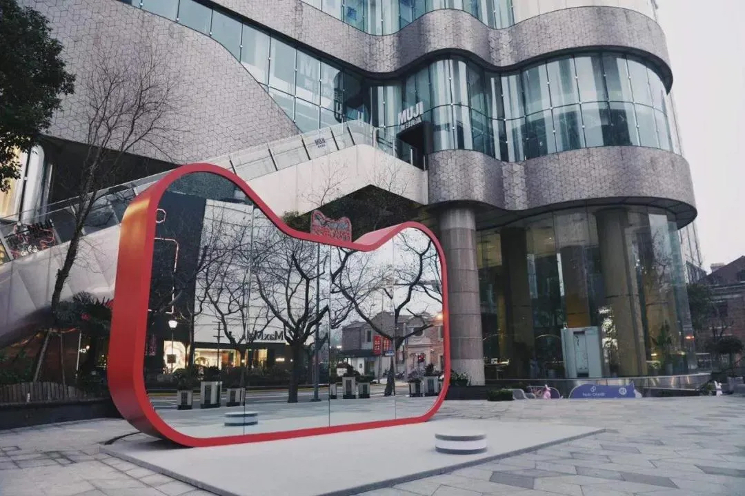 女神节天猫随心花快闪活动策划的互动弹幕艺术装置让你站出来看看