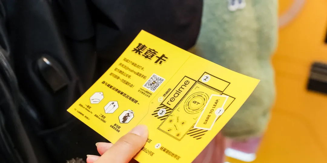 真我GT“全速战神快闪店”活动策划融入街头潮玩风格,活力奔放