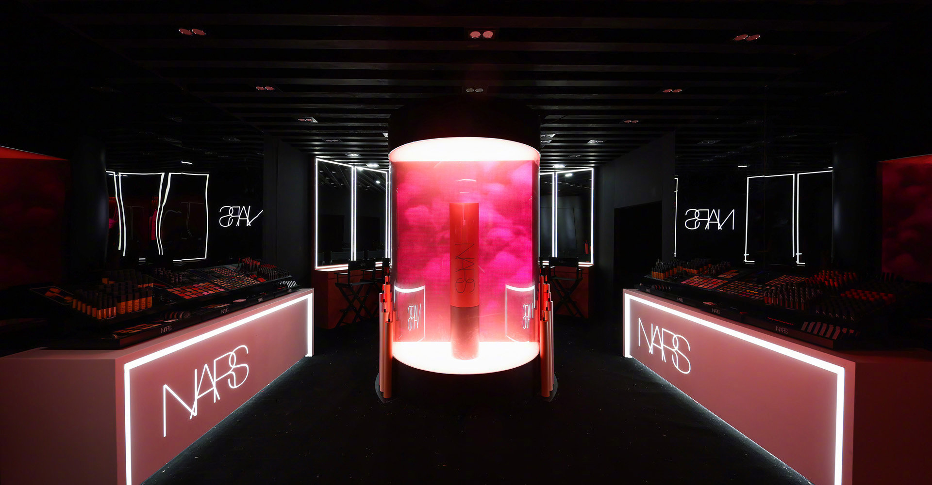 NARS首个「AIR MATTE飞吻空间站」快闪店活动策划创意斐然