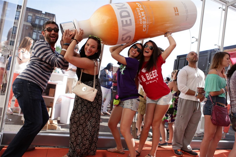 伏特加体验式营销活动策划未来风格和交互式物理空间强强加持