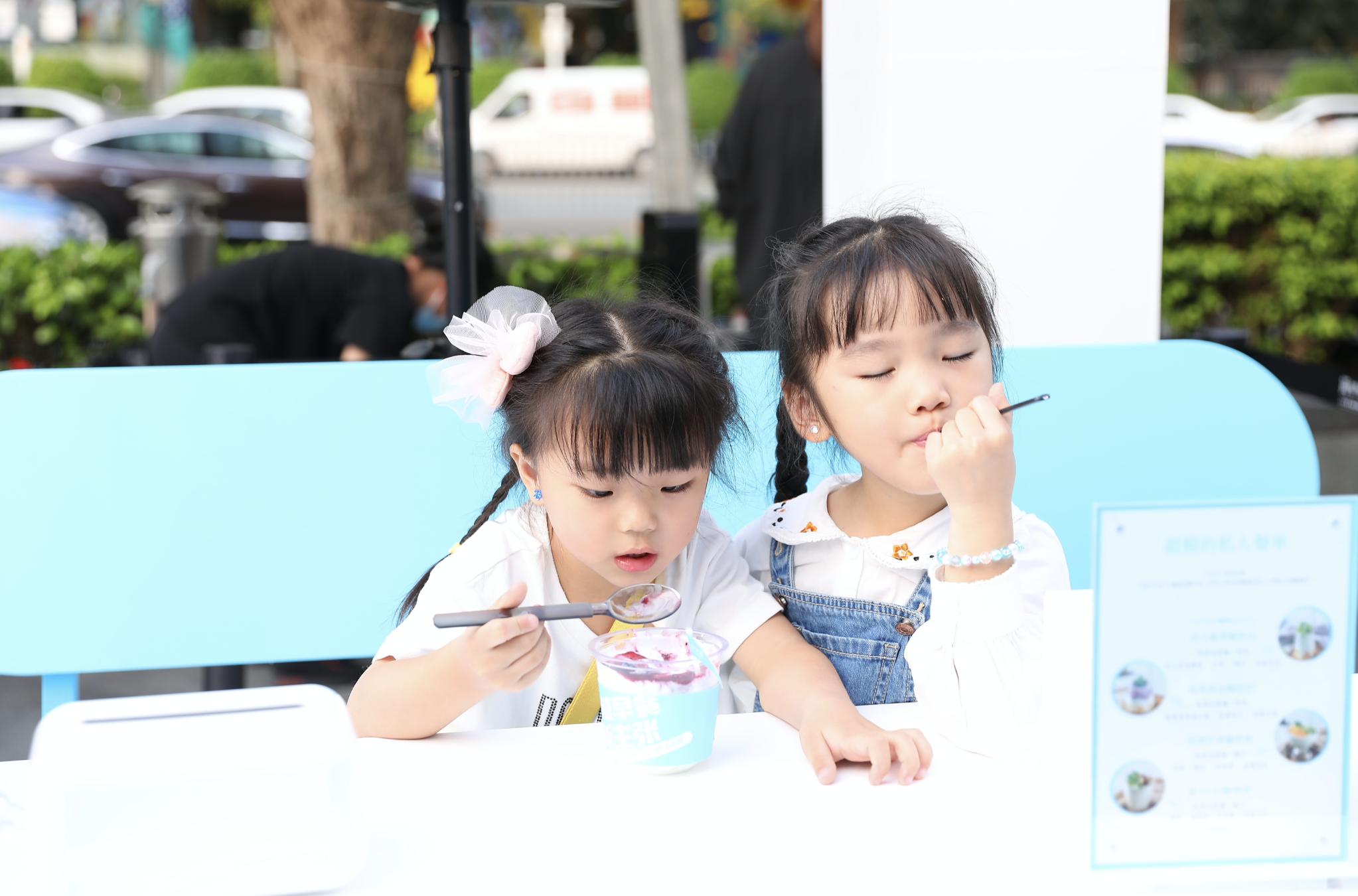 简爱酸奶快闪店活动策划0距离深度体验互动持续引爆深圳人的社交平台