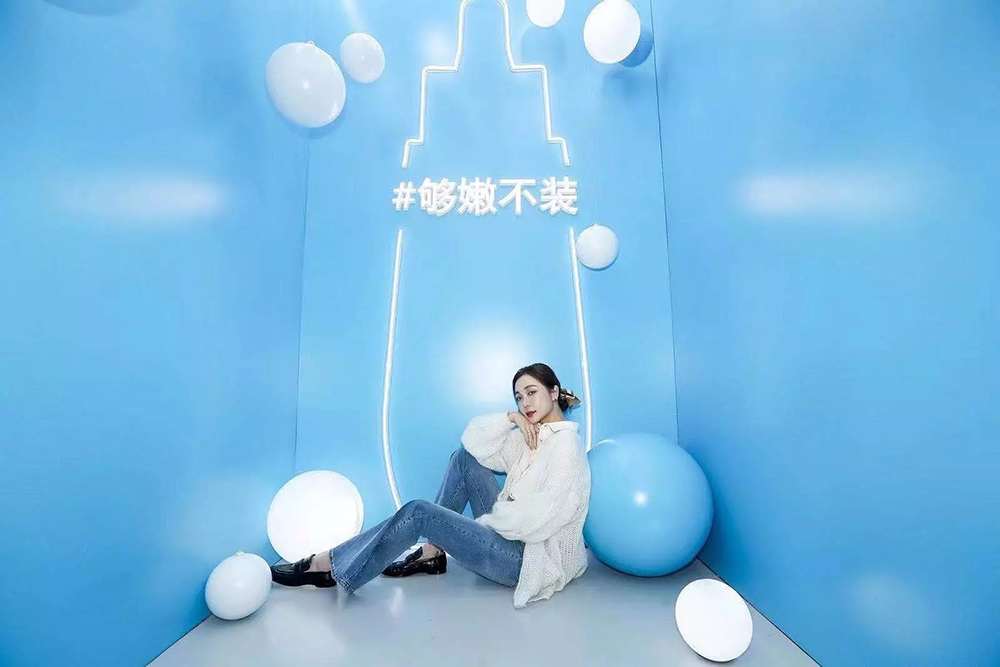 碧欧泉快闪店活动策划的嫩肤实验室满屏的科技感，自带气场