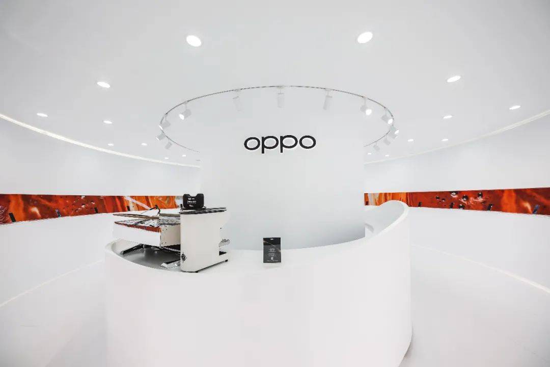 前方高能!滨湖步行街C位被「太空飞碟」造型的快闪活动策划承包了