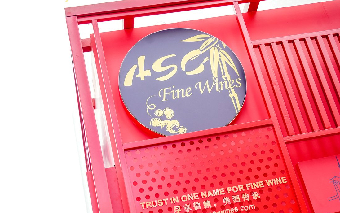 ASC青春正红快闪活动策划用葡萄酒拥抱了潮文化，非一般视觉！