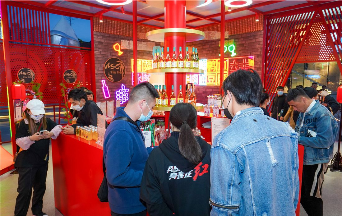 ASC青春正红快闪活动策划用葡萄酒拥抱了潮文化，非一般视觉！