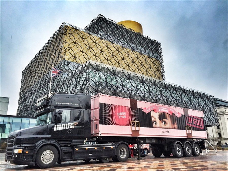 贝玲妃眉毛类产品巡回快闪活动策划被一辆12米长的集装箱承包了