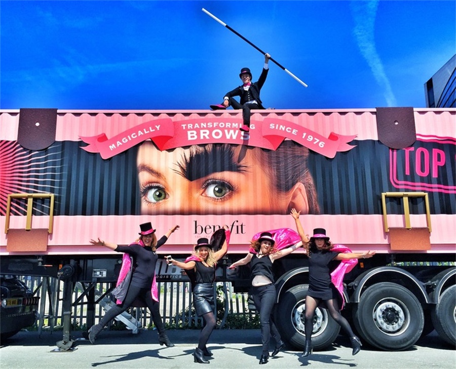 贝玲妃眉毛类产品巡回快闪活动策划被一辆12米长的集装箱承包了