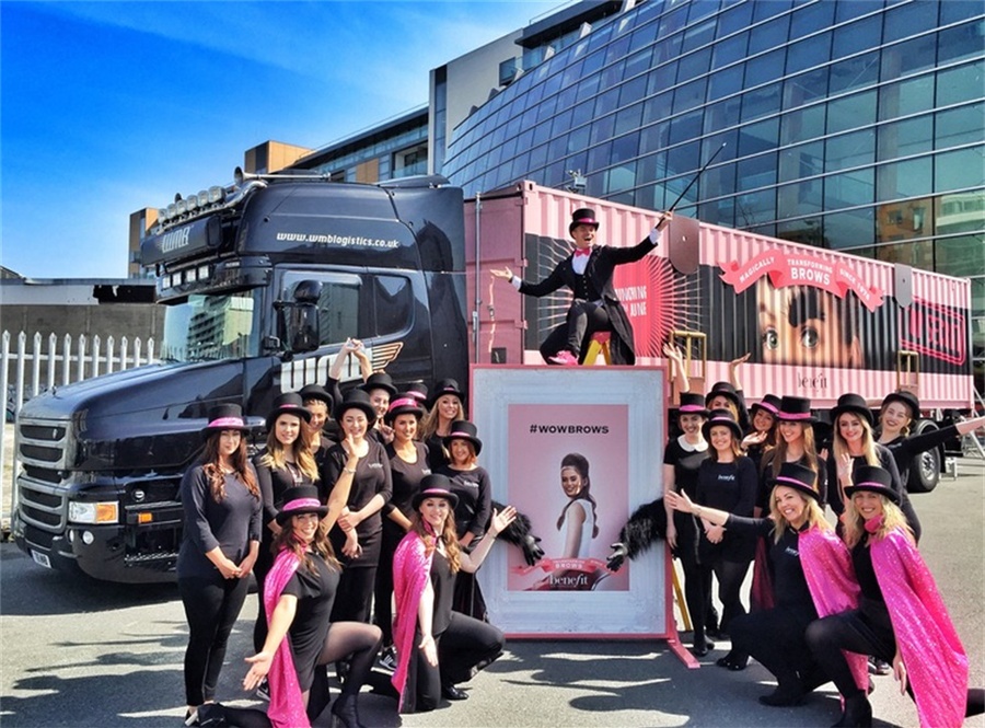 贝玲妃眉毛类产品巡回快闪活动策划被一辆12米长的集装箱承包了