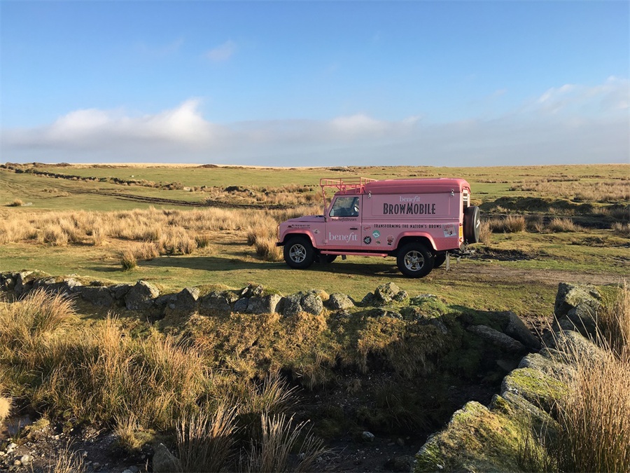 移动修眉吧快闪式巡回活动策划通通为你解决任何眉毛问题