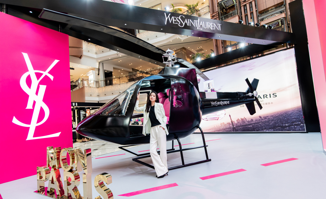 YSL圣罗兰狂爱之旅快闪店活动策划居然来了架大型直升飞机