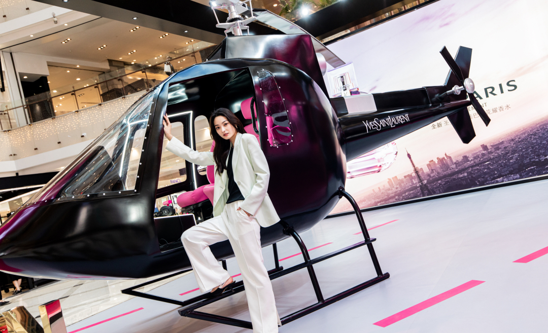 YSL圣罗兰狂爱之旅快闪店活动策划居然来了架大型直升飞机