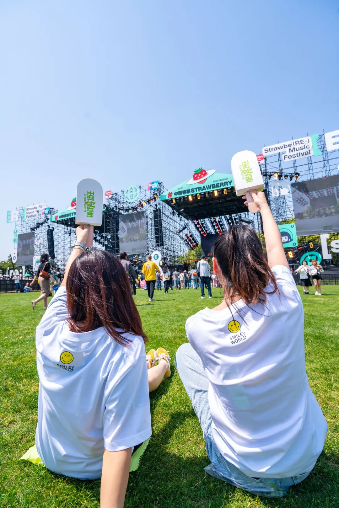 嗨翻天际的草莓音乐节活动策划上，很「冷」的快闪店却亮了