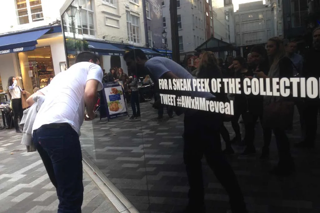 H&M新品上市前的造势快闪活动策划成一个互动多媒体立方体