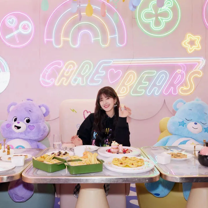 超人气IP「爱心小熊」限时情绪快闪活动策划带你穿越时光咯