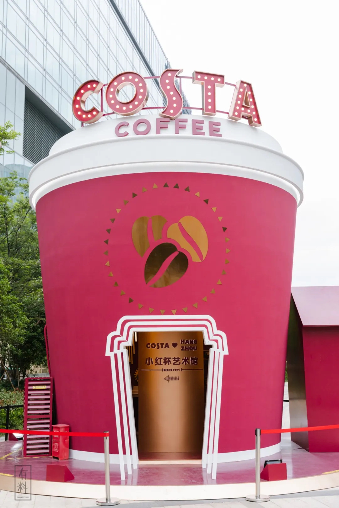 咖啡艺术展览活动策划竟是一个巨型红杯，杯内还「另藏玄机」