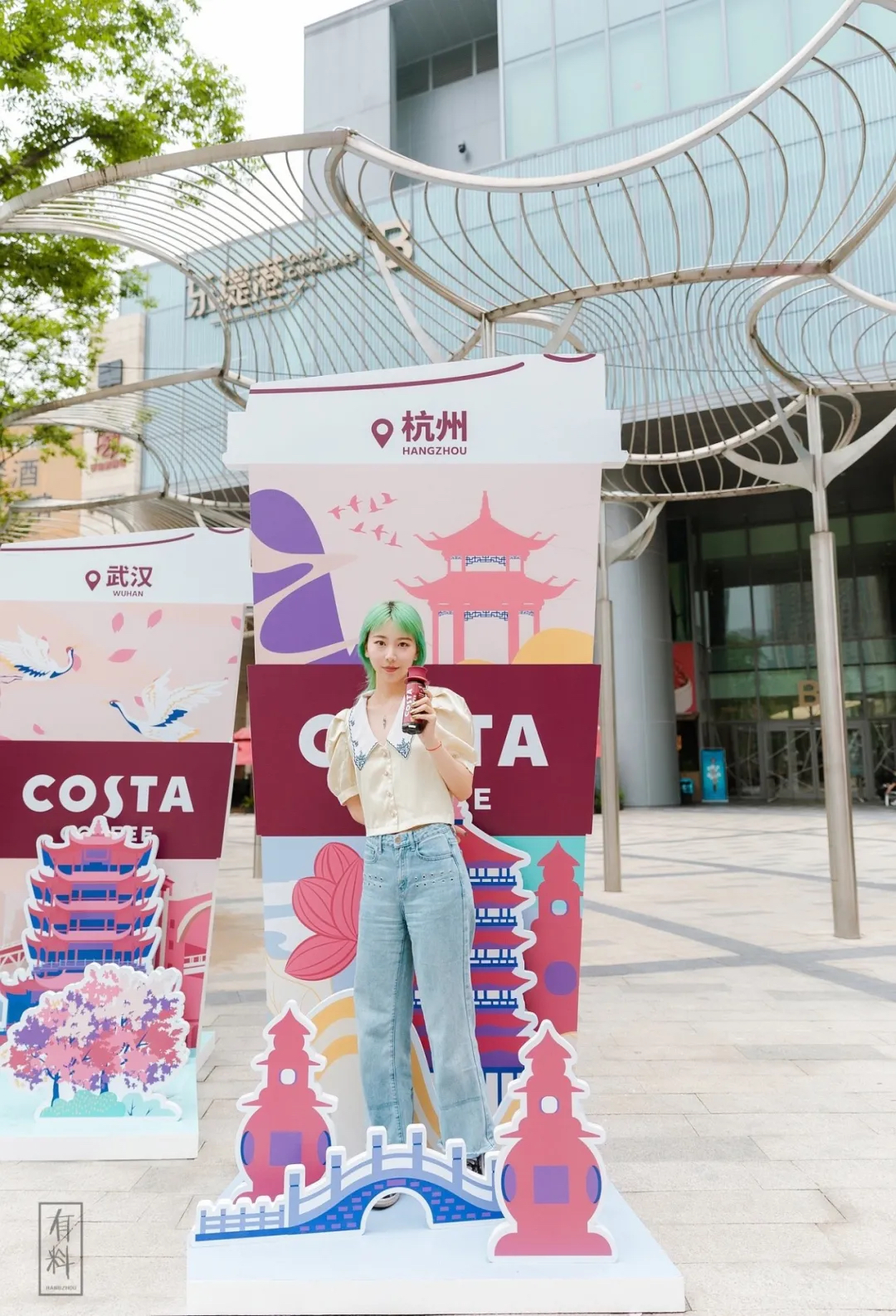 咖啡艺术展览活动策划竟是一个巨型红杯，杯内还「另藏玄机」