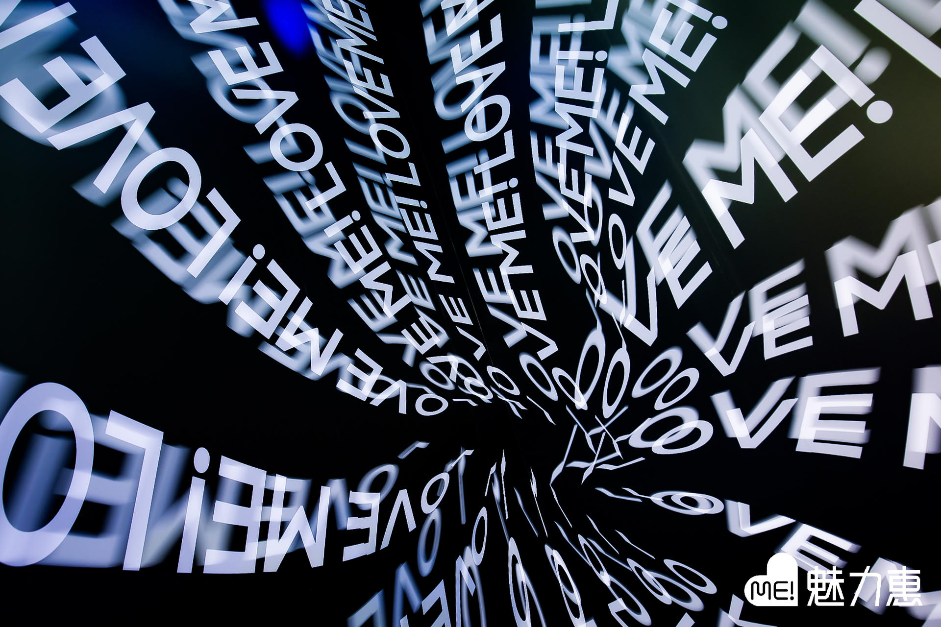 魅力惠品牌升级发布会活动策划现场竟是超吸睛的巨型红色礼物盒